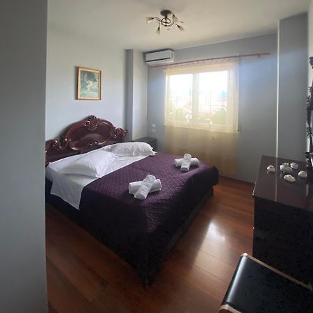 Stay The Night Shkodra Apartment City Centre Exteriör bild