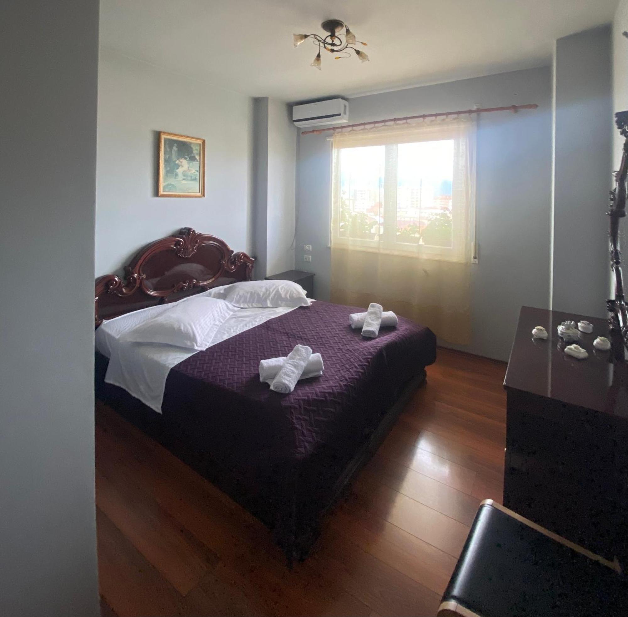 Stay The Night Shkodra Apartment City Centre Exteriör bild